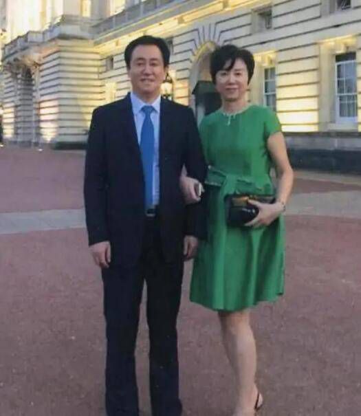 下半场伤停补时3分钟，全场比赛结束，最终皇马2-0格拉纳达。